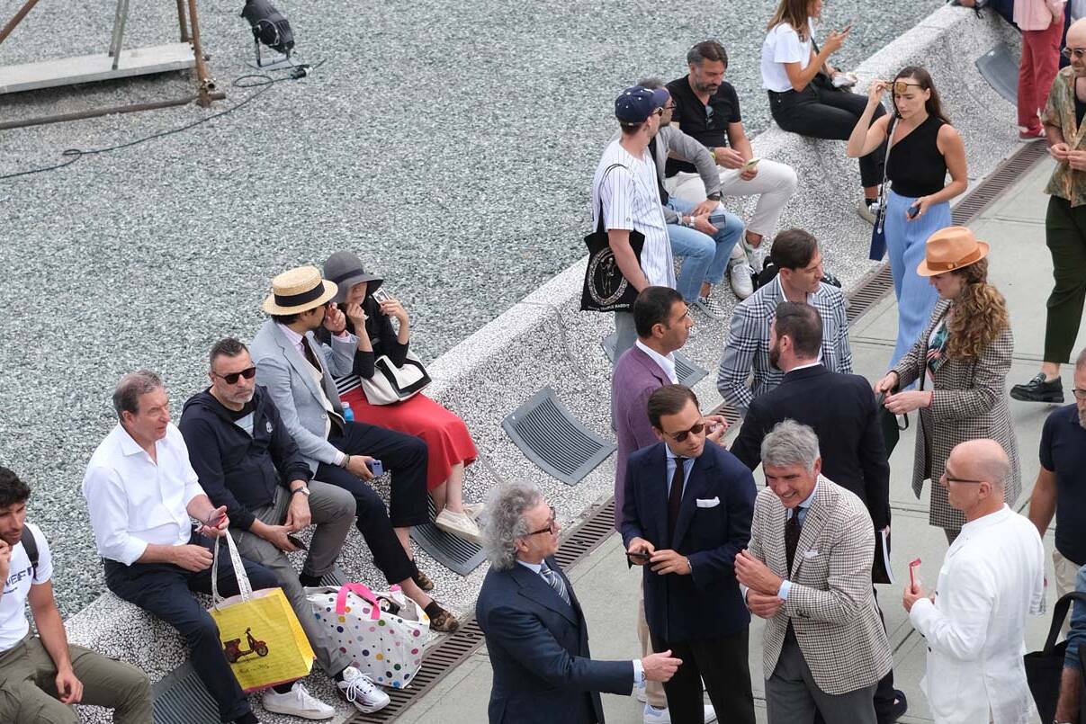 how gentlemen dress on the street