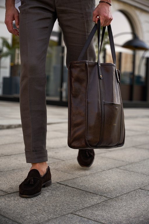 Short men's socks under loafers