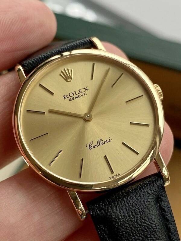 Men's watch leather strap classic style gold dial style